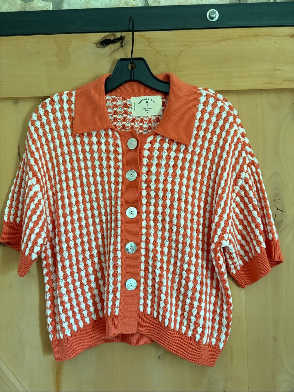 ELECTRIC & ROSE: Orange and White Short-Sleeve Knit Polo Cardigan